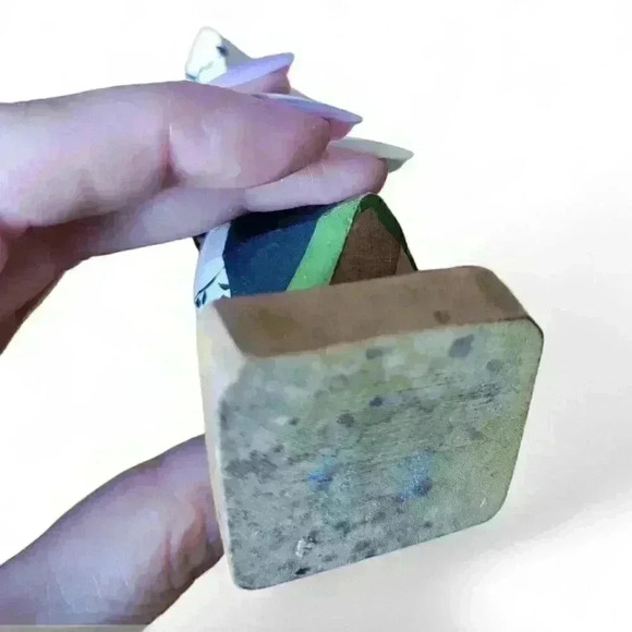 Romanian Woman Figurine In Traditional Folk Costume Wood Hand Carved Vintage - Picture 8 of 10